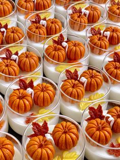 Falling Leaves & Pumpkins Candle. Autumn Candles Decoration, Fall Event Table Decor, Fall Candle Ideas, Autumn Candles Aesthetic, Fall Candles Aesthetic, Candle Design Ideas, Cute Candles Aesthetic, Velas Aesthetic, Candles Autumn