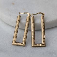 These large rectangle earrings feature diamond-cut etching on both sides and have been crafted in 10k yellow gold. Wonderfully unique, these earrings are a true attention grabber and suitable for any occasion! Measure approx. 40 mm (long) x 15 mm (wide) each, 3.7g Metals: Solid 10k yellow gold  Please allow up to 5 business days for processing. Currently only shipping within Canada and the US. | c u r a t e d | Visit our website for curated and modern pieces  https://www.menkduke.com | f a c e b o o k | Follow us on Facebook for new item announcements and discounts  https://www.facebook.com/menkDUKE/ | i n s t a g r a m | Follow us on instagram to see what we're up to @menkDUKE Modern 14k Gold Rectangular Earrings, Yellow Gold Rectangular Earrings, Tarnish Resistant Yellow Gold Rectangular Earrings, Yellow Gold Rectangular Tarnish-resistant Earrings, Yellow Gold Rectangular Hoop Earrings, Tarnish Resistant, Rectangular 14k Yellow Gold Hoop Earrings, Rectangular Yellow Gold Hoop Earrings, Tarnish Resistant Rectangular Earrings For Formal Occasions, Yellow Gold Rectangular Hoop Earrings