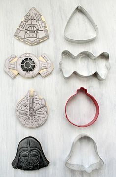 the star wars cookie cutters have been made to look like they are in different shapes