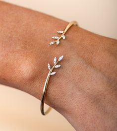 Free Shipping Open Flexible Wire Bangle Bridal Jewelry Bracelets, Minimal Gold Jewelry, Solid Gold Bangle, Bangle Diamond, Minimalist Bangle, Gold Bangles Indian, Gold Minimalist Jewelry, Gold Bracelet Simple, Gold Jewelry Outfits