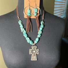 With Turquoise And Silver Cross Pendant Jean Jewelry, Vintage Turquoise Jewelry, Cord Necklaces, Turquoise Cross Pendant, Leather Necklaces, Floral Statement Necklace, Western Clothes, Beaded Things, Diy Necklaces