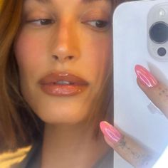 Hailey Bieber's 18 Best Nail Looks Solidify Her Status as a Manicure Icon Hayley Bieber Nails, Hailey Rhode Baldwin, Neon Green Nails, Amanda Lee, Baby Blue Nails, Pink Manicure, Tie Dye Nails