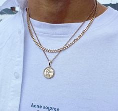 Man Necklace Aesthetic, Gold Men Necklace, 2 Chains On Men, Gold Chain Necklace Men, Men Chain Necklace Outfit, Men Necklace Ideas, Gold Chains Men, Gold For Men, Gold Mens Jewelry