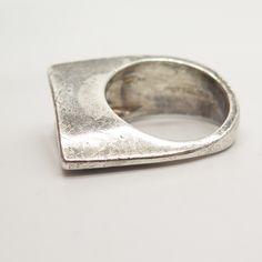 925 Sterling Sillver Vintage Modernist Signet Ring Size 6.5 Weight: 12.4g WELCOME TO PAWN SHOP We are an actual pawn shop and have been in business for over 25 years. Since 1990, our establishment has been serving a variety of clients by providing them with short term cash solutions and options of liquidity regarding their treasured heirlooms. Acknowledging that today′s customers are very sophisticated and are looking for a variety of investments, our acquisitions are hand-picked for our special Modernist Jewelry Rings, Vintage Silver Rectangular Ring, Vintage Silver Jewelry For Everyday Use, Vintage Silver Jewelry For Everyday, Vintage Everyday Ring In Metal, Vintage Sterling Silver Rings For Everyday, Vintage Everyday Metal Ring, Everyday Vintage Metal Ring, Vintage Jewelry For Everyday Wear