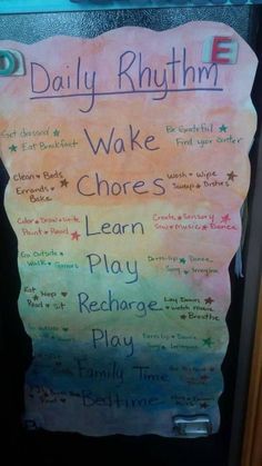 a sign that says, daily rhythm wake chores learn play recharge play