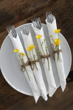 Dukningstips Archives - Trendenser Summer Party Diy, Diy Decoration Ideas, Recipes Skillet, Summer Table Decorations, Thighs Chicken, Handmade Curtains, Recipes Oven, Tafel Decor