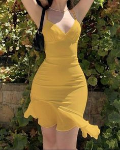 Hairstyles Medium, Glam Dresses, Women Hairstyles, Hairstyles Short, Classy Dress, Looks Vintage, Over 60, Yellow Dress