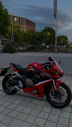 Bike motorcycle Honda cbr 650 r Supersport red Tmax Yamaha, Red Motorcycle, Red Bike, Motos Honda