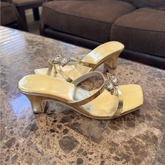 Size 6. Never Worn. Gold Sandals For Spring Events, Trendy Stuff, Vintage Pumps, Fashion Shoes Heels, Cute Shoes Heels, Pinterest Closet, Dress Sandals, Kitten Heel, Dress And Heels