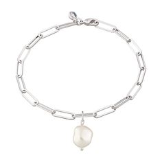 Designed in collaboration with Royal Makeup Artist Hannah Martin this stunning long link bracelet with baroque pearl adds lustre to your look! Decadent pearls are a staple of any jewellery treasure trove and this bracelet is a true classic with a modern twist. It’s chunky wide links means you can easily adjust this pearl bracelet to suit your size - simply clip the lobster clasp anywhere along the chain. You can remove the pearl, and add to an earring or necklace - making this a very hard workin Royal Makeup, Hannah Martin, Rose Gold Charms, Link Chain Bracelet, Baroque Pearl Earrings, Matching Jewelry, Stunning Jewellery, Metal Bracelets, Boutique Jewelry