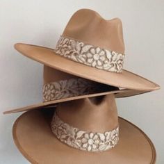 -Handmade -Designed And Embellished In Ca -Vegan Suede Is Made In Mexico -Premium Vegan Suede -Luxury Details -Hazelnut (Camel) Color -Large Brim -Wide Brim 3.5 -Crown 4” -Pinched Crown -Interior Silk Crown Lining -Elastic Band Inside -Size: M/L/Xl (57-60cm) Elegant Brown Hat For Garden Party, Hat Photography, Handmade Hats, Disney Hats, Suede Hat, Painted Hats, Trendy Hat, Wide Brim Sun Hat, Mouse Ears Headband