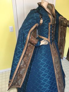 Fantasy Sewing, Fem Clothing, Ann Boleyn, Aemma Targaryen, Elizabethan Gown, Elizabethan Dress, The Other Boleyn, Hanging Sleeves, Historical Outfits