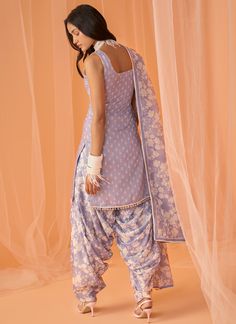 Grey White Floral Printed Punjabi Suit – Lashkaraa Floral Punjabi Suit, Square Neck Suit, Dupatta Embroidery, Suit Punjabi, Chanderi Dupatta, Ethereal Dress, Punjabi Suit, Stone Work, Punjabi Suits