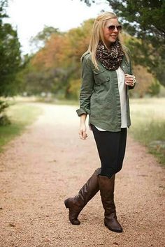 Fall Green, Leggings Outfit Fall, Fall Family Photo Outfits, Looks Jeans, How To Wear Leggings, Time Photography, Chique Outfits, Winter Leggings