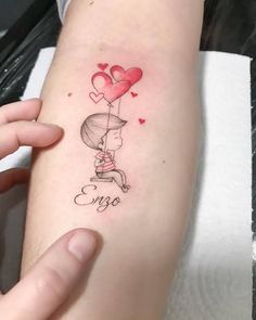 Tatuagem materna e inspirações Baby Name Tattoos, Omerta Tattoo, Mom Tattoo Designs, Herz Tattoo, Mommy Tattoos, Mother Tattoos, Tattoo For Son, Inspiration Tattoos, Парные Тату