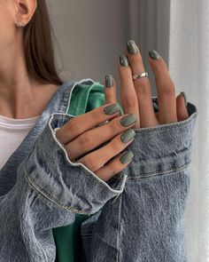 Gel Manicure Green, Natural Nails Fall Colors, Nail Ideas For Summer 2024, Nails 2024 Green, January Nail Colors 2024, Fall Nails With Green, Classy Green Nails, Short Summer Nail Ideas 2024, Green Gel Nails Ideas