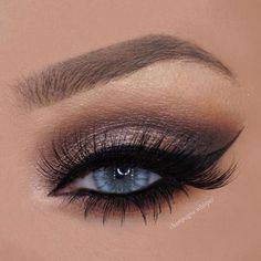 Cat Eye Makeup, Smoky Eyes, Makijaż Smokey Eye, Blue Eyeshadow, Blue Eye, Blue Eye Makeup, Makeup Goals, Makati, Glam Makeup