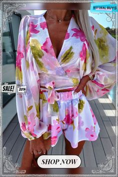 Summer Chiffon Pleated Lantern Sleeves Long-sleeved V-neck Shirt Elastic Waist Straight Shorts Printed Suit Shorts Outfit Casual, Casual Wear Fashion, Crop Top Suit, Floral Print Crop Top, Chiffon Shorts, V Neck Shirt, Exclusive Dress, Backless Maxi Dresses, Print Crop Tops