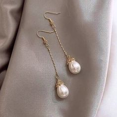 Drop Pearl Earrings, Earrings With Pearls, Red Heart Earrings, Reflecting Light, Prom Jewelry, Looks Black, Jewelry Lookbook, Foto Pose, Jewelry Wedding