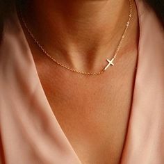 This modern asymmetrical cross necklace makes a stunning, subtle message of faith. Material: made of hypoallergenic stainless steel - does not tarnish Size: 43cm + 6cm extender (17in + 2.3in extender) - Gift Ready! Makes a perfect gift for bible study, communions and birthdays! SATISFACTION GUARANTEE If you aren't in love with your order, just let us know within 60 days and you'll receive a stress-free refund. Cross Pendant Necklace Woman, Silver Cross Jewelry, Cross Necklace Sideways, Faith Jewelry, Luxe Jewelry, Silver Cross Pendant, Gold Cross Necklace, Gold Cross Pendant, Mini Charm