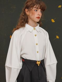 A long shirt with a beautiful golden fox clasp.
 The design of the loose sleeves and the long length will give you a stylish look. 
The sharp eyes of a golden fox shining in the middle of a simple shirt make this an impressive item that will catch the eye of anyone who sees it.



 You can purchase the belt here .



 <color>



 olive green

 off white






 <Size>





 small size






 Length: 73.5cm

 Bust: 102cm

 Sleeve length: 74.5cm




 medium size



 Length: 75cm

 Bust: 106cm Nordic Fairy, Sharp Eyes, Fantastic World, Gold Fox, Charming Eyes, Fox Shirt, White Shirt Blouse, Gold Outfit, Loose Sleeves