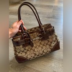 Vintage Coach Purse Like Brand New Retail Is Over $450 Coach Retro Bags, Fake Coach Purses, Coach Bag Brown, Gif Ideas, Vintage Coach Bag, Bag Styles, Vintage Coach Bags, Vanilla Girl, Vintage Clutch