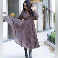 Beautiful Brown Pattern Pleated Chiffon Midi Dress. Nwt Flowy Midi Dress For Fall Party, Fall Evening Flowy Chiffon Dress, Flowy Chiffon Dress For Fall Party, Flowy Chiffon Dress For Fall, Flowy Winter Midi Dress, Flowy Chiffon Party Dress For Fall, Flowy Midi Dress For Fall Night Out, Chic Evening Chiffon Dress For Fall, Flowy Midi Dress For Night Out In Fall