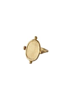 The Maraya Ring is an elegant double-faced ring that you can flip to hide or reveal one side. It is also the best piece for personalization. Jewelry Showcases, Good To Know, Mirror Mirror, Brass Jewelry, Black Design, St Louis, My Jewellery, Double Sided, Gold Plate