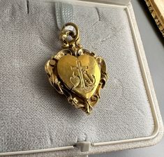 This listing is for a beautiful antique German reliquary locket, a gold-plated Victorian Faith Love Hope medallion, very nicely done. In good antique condition, ideal for a necklace! Material: solid silver Total weight: 3.8g Measures: approx. 25 x 33 mm (1 x 1.2 inch)  PLEASE LOOK AT THE PICTURES, THEY ARE PART OF THE DESCRIPTION AND ARE THE ACTUAL ITEM YOU WILL RECEIVE.  ALL OUR ITEMS ARE IN WORN, VINTAGE CONDITION. Antique Charms Necklace For Wedding, Antique Charms Necklaces For Wedding, Antique Charm Necklaces For Wedding, Antique Charms Locket Necklace For Wedding, Antique Pendant Necklace For Commemoration, Antique Yellow Gold Locket Necklace For Valentine's Day, Antique Gold Jewelry For Commemoration, Victorian Hallmarked Locket Necklace For Memorials, Victorian Style Hallmarked Locket Necklace For Memorial