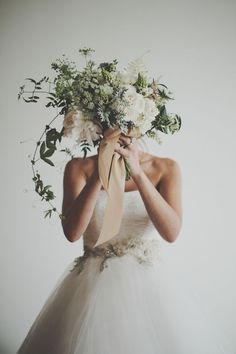 a woman holding a bouquet of flowers on her head with the caption whitemagazingne follow