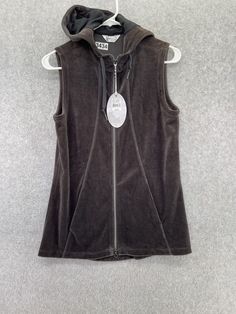 Greg Norman Track Sleeveless Top Hoodie Vest Solid Gray Size Small Full Zip 60% Cotton  40% Polyester Sleeveless Hoodie Outfit, Hoodie Vest, Greg Norman, Sleeveless Hoodie, Hoodie Outfit, Active Wear Tops, Sleeveless Top, Active Wear, Track