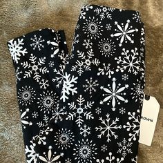 These Are A Thicker Material For The Cold Weather. They Have Fleece Lining Inside And Are Buttery Soft On The Outside. Brand New With Tag. Stretch Black Bottoms For Christmas, Fitted Black Bottoms For Christmas, Casual Black Pants For Christmas, Black Leggings For Winter Loungewear, Snowflake Pajama Pants, Snowflake Print, Mesh Leggings, Floral Print Pants, Bone Color