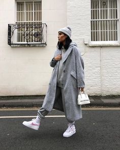 Adrette Outfits, Mode Casual, Grey Coat, Streetwear Fashion Women, Winter Fits, Nike Fashion, Casual Winter Outfits