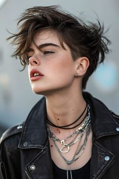 Androgynous Hair Short, Trendy Boy Haircuts, Boy Cut For Girl, Girls With Boy Haircuts, Stylish Tomboy, Androgynous Hairstyles, Queer Hairstyles, Genderfluid Haircut, Masc Hair