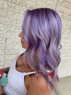 Imposible que no quieras este look. Lavender Blonde, Lilac Hair Color, Trendy We Fryzurach