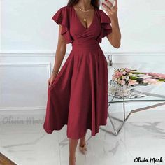 Olivia Mark - Classic Long Gown with Simple yet Chic Design Simple Long Dress, Cake Skirt, Maxi Dress Outfit, Party Kleidung, Dress Cake, Ruffle Sleeve Dress, V Neck Midi Dress, Red Midi Dress, Green Midi Dress