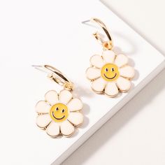 Nothing says springs like smiling dangly daisies. Flower Smiley Face, Flower Smiley, Dangling Earrings, Brass Gold, Smiley Face, Flower Shape, Smiley, Running Errands, Date Night