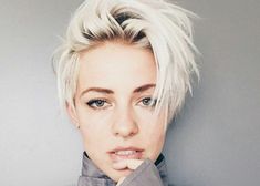 Short Lesbian Hair, Short Lesbian Hair Haircut, Dyke Haircut, Butch Haircuts, Lesbian Hair, Lesbian Haircut, Blonde Celebrities, Blonde Actresses, Transitioning Hairstyles