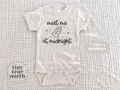 Meet Me at Midnight Baby Swift Baby Gift Swift Baby Shirt Swift One Piece Eras Swift One Kids Swift Shirt - Etsy Taylor Swift Baby Onesie, Meet Me At Midnight, Soft Clothes, At Midnight, Baby Shirts, Newport Beach, Baby Gift, Baby Stuff, Newport