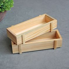 Mini Wooden Crate Pot Kayu, Small Wooden Crates, Wooden Trays, How To Waterproof Wood, Flower Vases Decoration, Small Potted Plants, Wooden Storage Boxes, Box Organizer, Vintage Storage