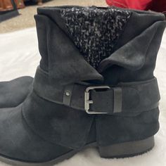 Pop Jolla Black Boot With Knitting Detail On Sides. Size 6. Only Worn In The House Once. Perfect Condition. Good Craftsmanship. Gray Ankle Boots For Winter, Black Ankle Booties With Zipper Closure, Casual Winter Booties With Zipper Closure, Gray Ankle-high Winter Boots, Black Booties With Zipper For Fall, Black Booties With Zipper Closure For Fall, Black Ankle Boots For Cold Weather, Trendy Black Winter Booties, Black Ankle-high Winter Booties