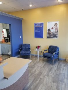 the waiting room is clean and ready for customers to come home with their new chairs