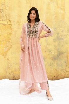 Pink orchid kurta and pants Niti Bothra, Applique Kurta, Kurta And Pants, Punjabi Salwar, Pink Kurta, Patiala Suit, Embroidered Pants, Dress Indian, Pink Orchids