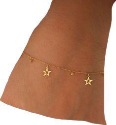 Gold Chain Bracelet With Star Charm, Gold Star Charm Chain Bracelet, Gold Star Charm Bracelet, Gold Star Chain Bracelet As Gift, Dainty Bracelet, Jewelry Birthday, Star Bracelet, Star Jewelry, Pretty Bracelets