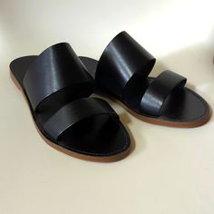 Madewell Brand Boardwalk Double Strap Slide Sandal Style Black Size 5.5 Never Worn! Black Flat Sandals For The Beach, Black Flat Sandals For Beach, Black Flat Heel Beach Sandals, Black Flat Heel Sandals For Beach, Black Summer Sandals For The Beach, Black Summer Sandals For Beach, Black Sandals With Single Toe Strap For Summer, Black Single Toe Strap Sandals For Summer, Black Single Toe Strap Summer Sandals