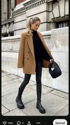 Manhattan Fall Fashion, Night Time Winter Outfits, Fall Fashion Inspo 2022, Business Outfit With Boots, Chunky Boots Work Outfit, New York City Work Outfit, Italian Winter Fashion Women, Black Chealse Boot Outfit Women, November Outfits 2022