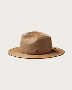 A hand-woven classic. This staple straw hat features a flat brim, medium stiffness and an authentic leather band. Made from the earth by expert artisans, it offers hand-made quality you can trust.