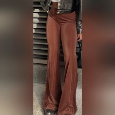 Highwaisted Velvet Flare Pants 95%Polyester 5%Elastane Brown Stretch Wide Leg Dress Pants, Trendy High-waisted Brown Pants, Wide Leg Bottoms For Fall, Trendy Brown Wide Leg Bottoms, Trendy Brown Wide-leg Pants, Trendy Brown Pants, Trendy Non-stretch Flare Wide Leg Pants, Stretch Flare Bottoms For Fall, Trendy Brown Trousers