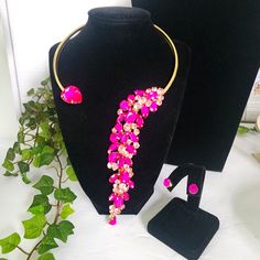 Elegant Set Gold Tone Open End Choker Style Necklace Measures 13" Light And Fuschia Pink Crystal Stones New @449c Elegant Cocktail Dressy Party Holiday New Year's Wedding Fuschia Pink Crystal Jewelry For Valentine's Day, Rose Red Party Necklace, Pink Rhinestone Party Necklace, Pink Jewelry For Valentine's Day Party, Pink Rhinestone Costume Jewelry Necklace For Gift, Pink Valentine's Day Party Jewelry, Pink Crystal Rhinestone Necklace For Wedding, Pink Choker Necklace For Party, Pink Rhinestone Necklace For Party