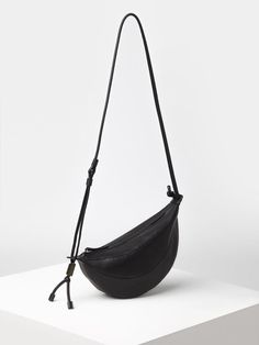 Modern Shoulder Bag With Round Handle, Minimalist Structured Shoulder Bag, Modern Shoulder Bag With Detachable Strap, Contemporary Bags With Removable Pouch For Everyday, Contemporary Everyday Bags With Removable Pouch, Contemporary Bag With Removable Pouch For Everyday, Contemporary Everyday Bag With Removable Pouch, Modern Shoulder Bag With Detachable Strap And Round Handle, Contemporary Shoulder Bag With Removable Pouch For Everyday